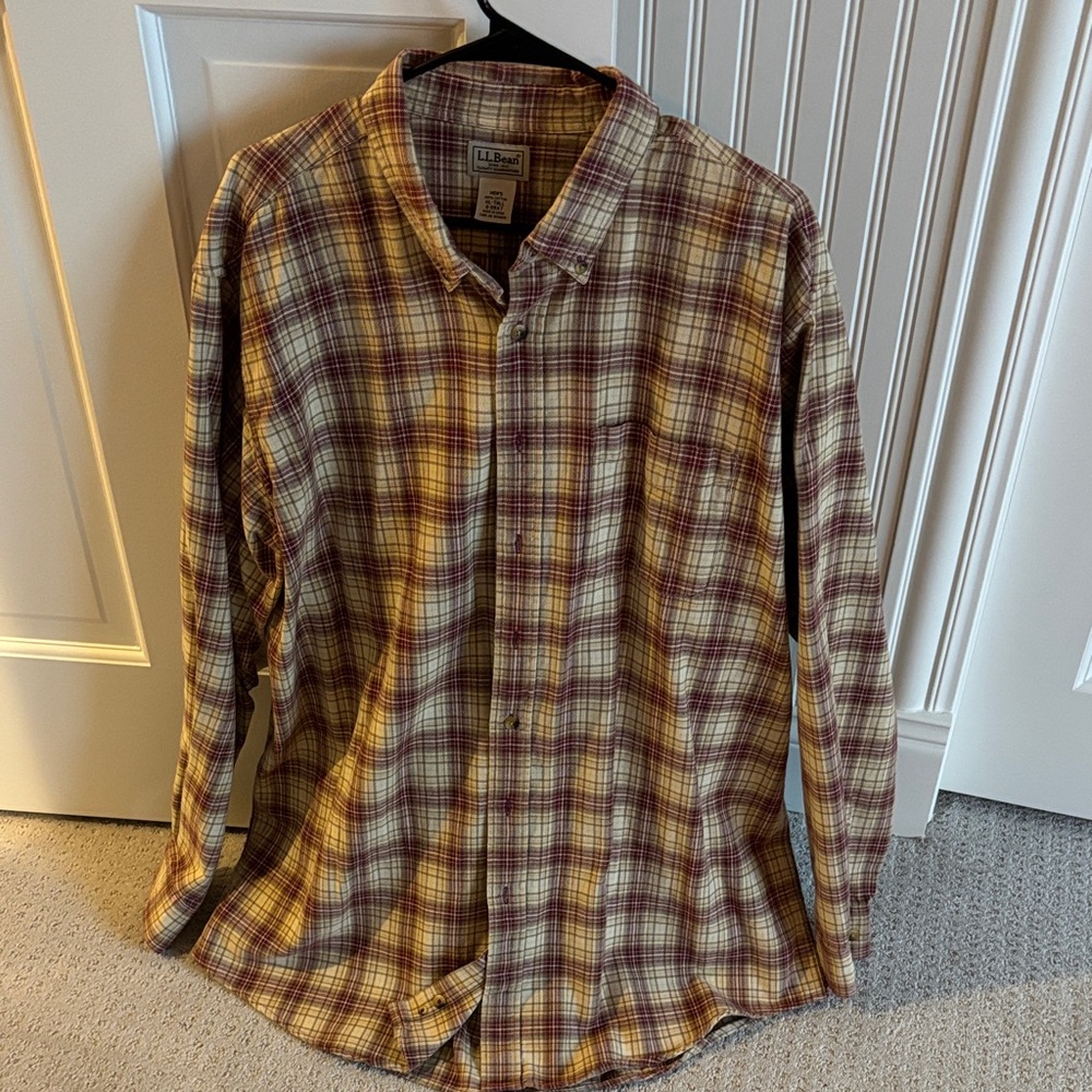 L.L. Bean Men’s Tan and Red Plaid Shirt With Front Pocket Size XL Tall